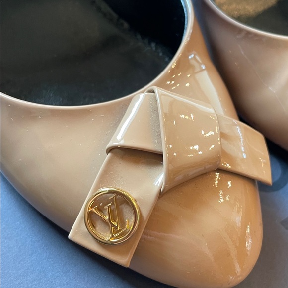 Louis Vuitton Patent Leather Fiancée Pumps With Box - Picture 3 of 16